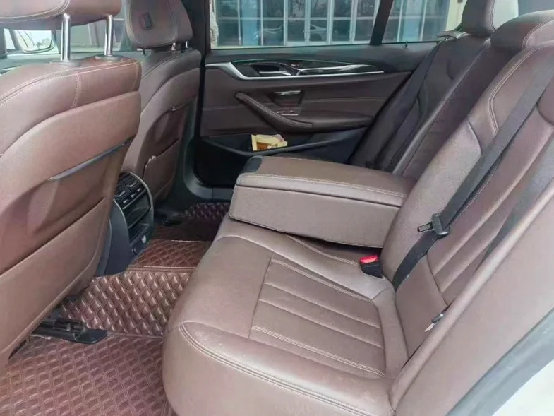 宝马5系 后面外观一