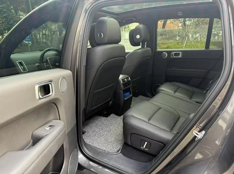 理想L6 后面外观二