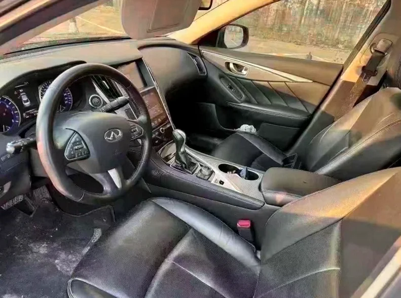 英菲尼迪Q50L 后面外观三