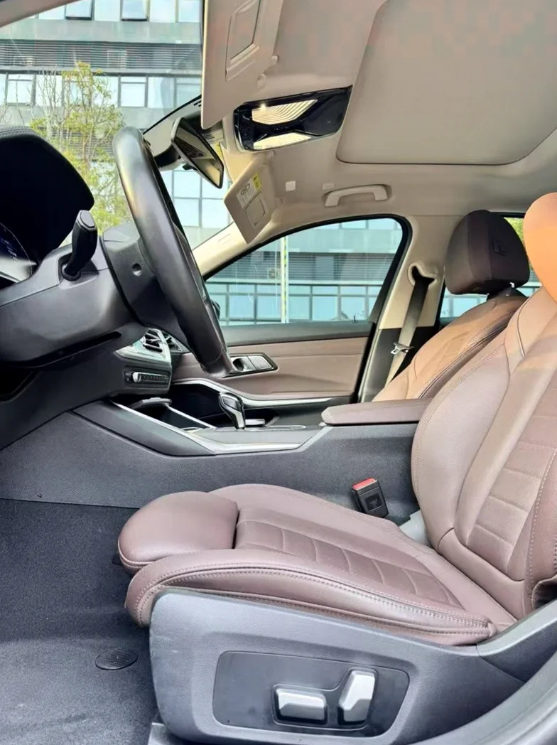 宝马3系 后面外观一