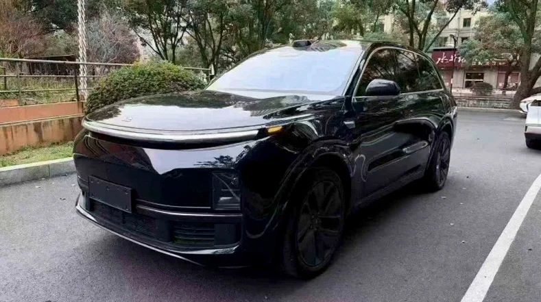 理想L8 正面外观二