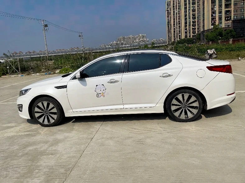 起亚K5 后面外观二