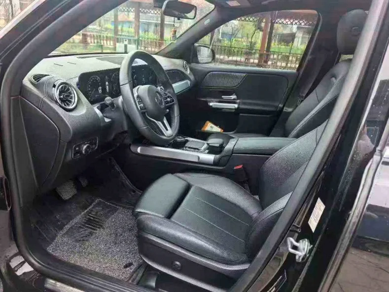 奔驰GLB 后面外观一