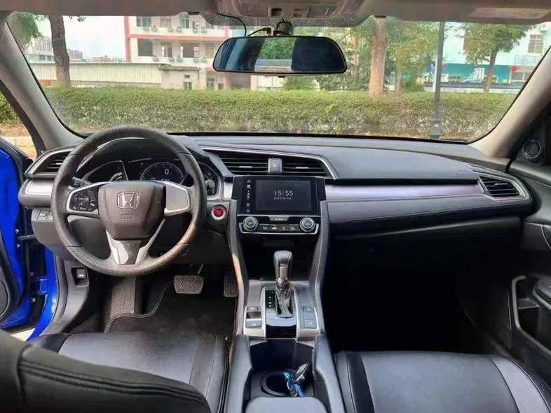 本田思域 后面外观一