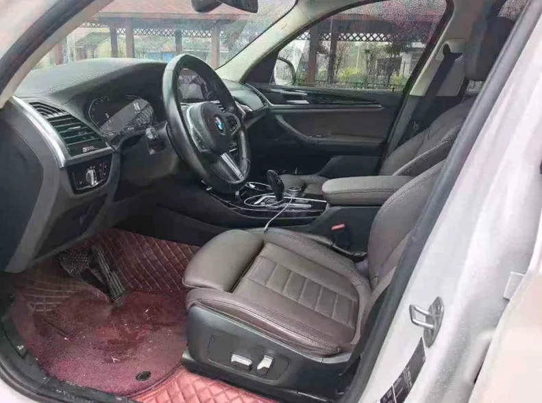 宝马X3 后面外观一