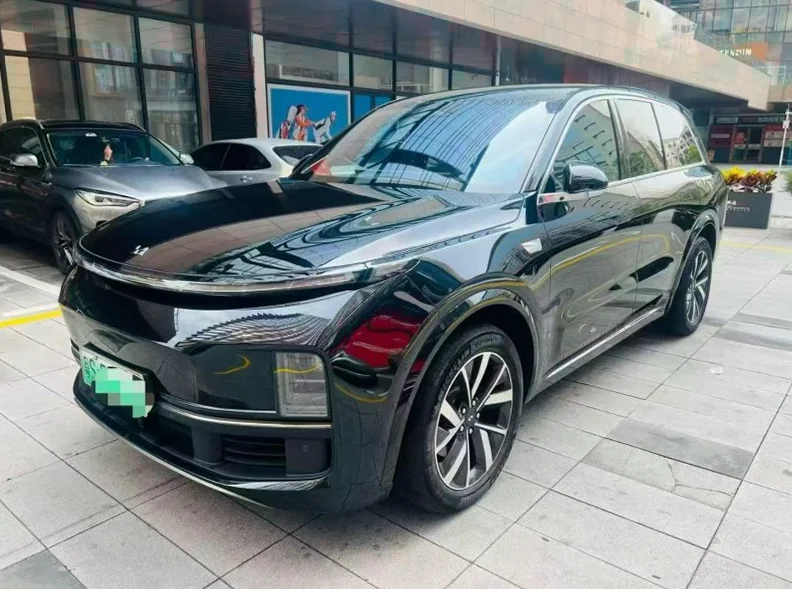 理想L8 正面外观三