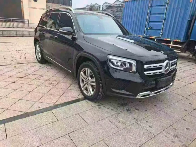 奔驰GLB 正面外观三