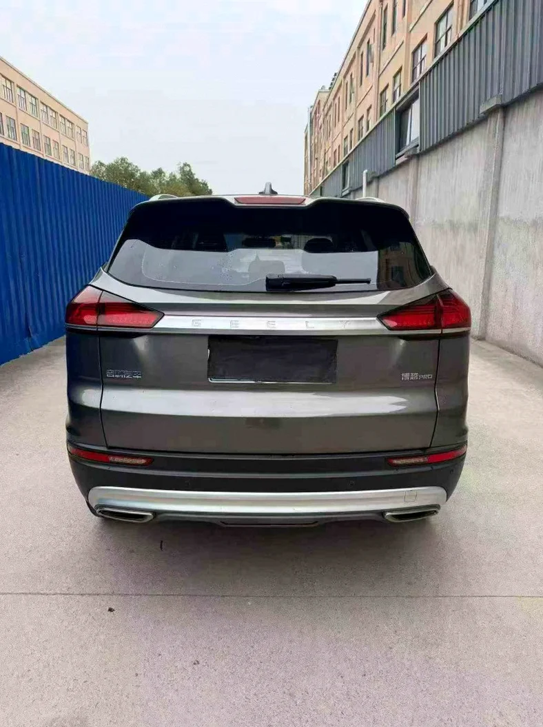 吉利博越 驾驶室