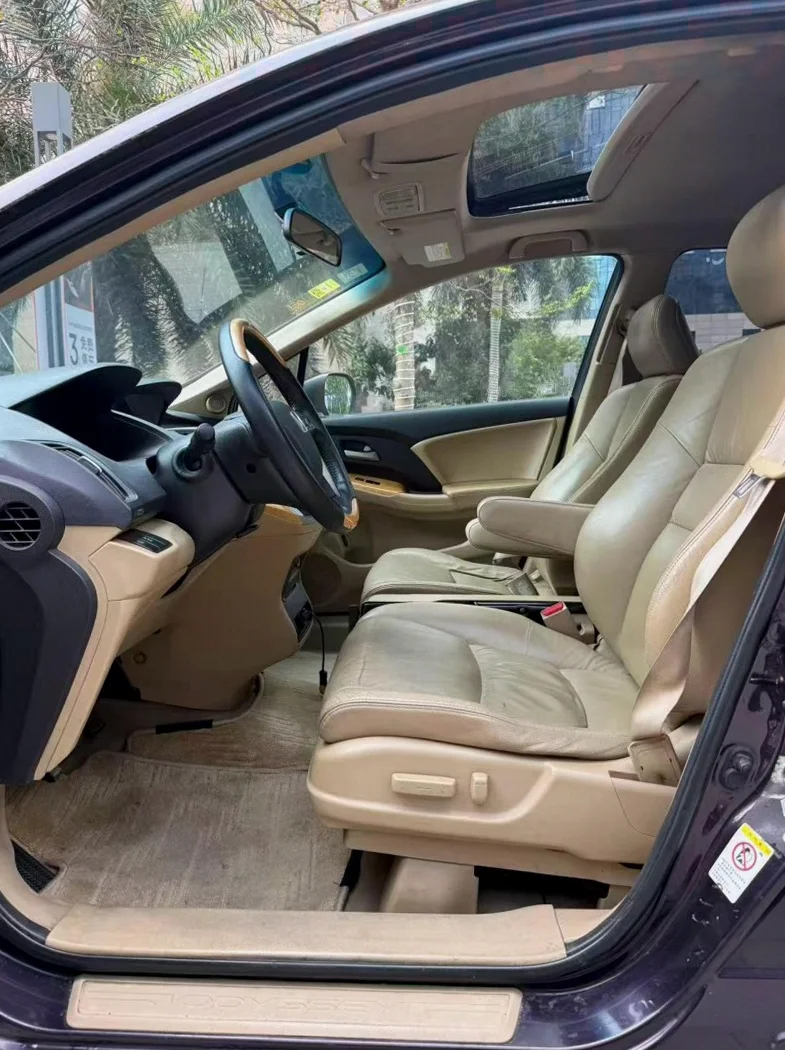 本田奥德赛 后面外观一