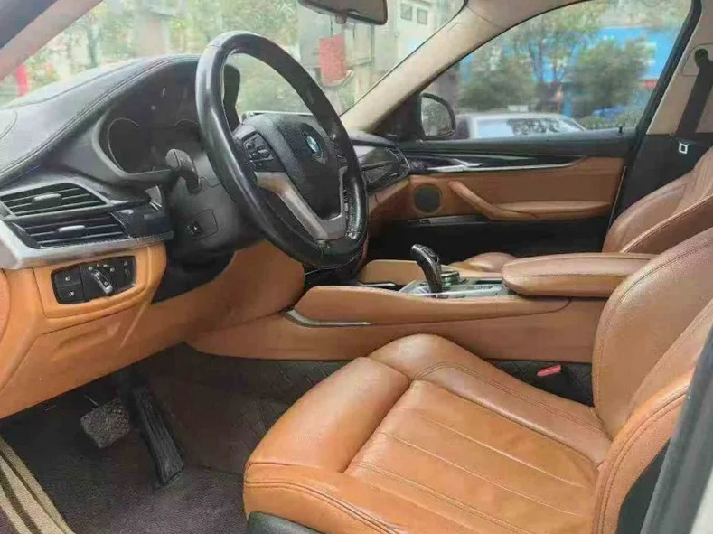 宝马X6 后面外观二