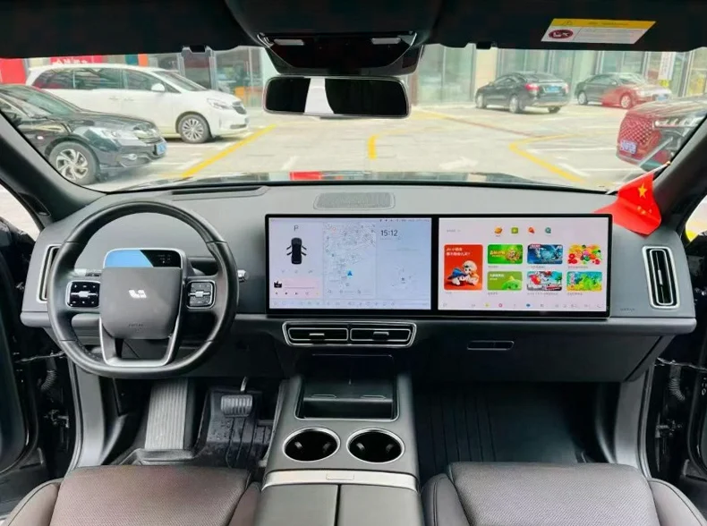 理想L8 后面外观二