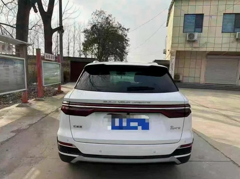 比亚迪宋 驾驶室