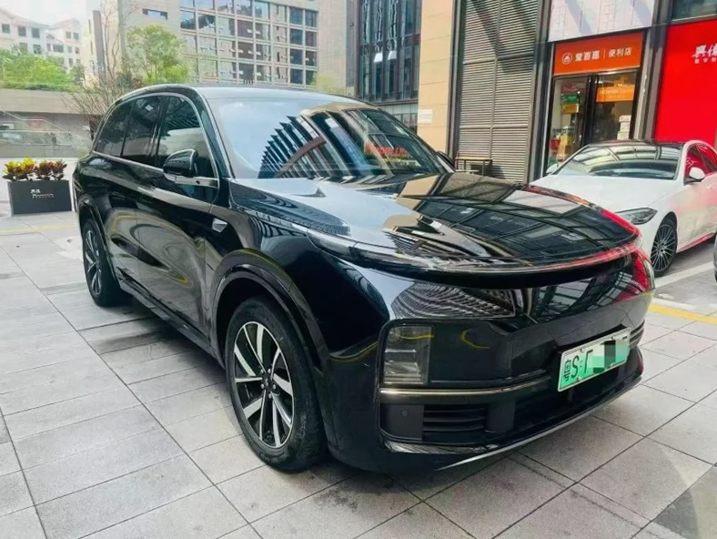 理想L8 正面外观二