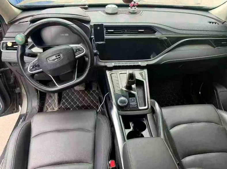 吉利博越 后面外观二