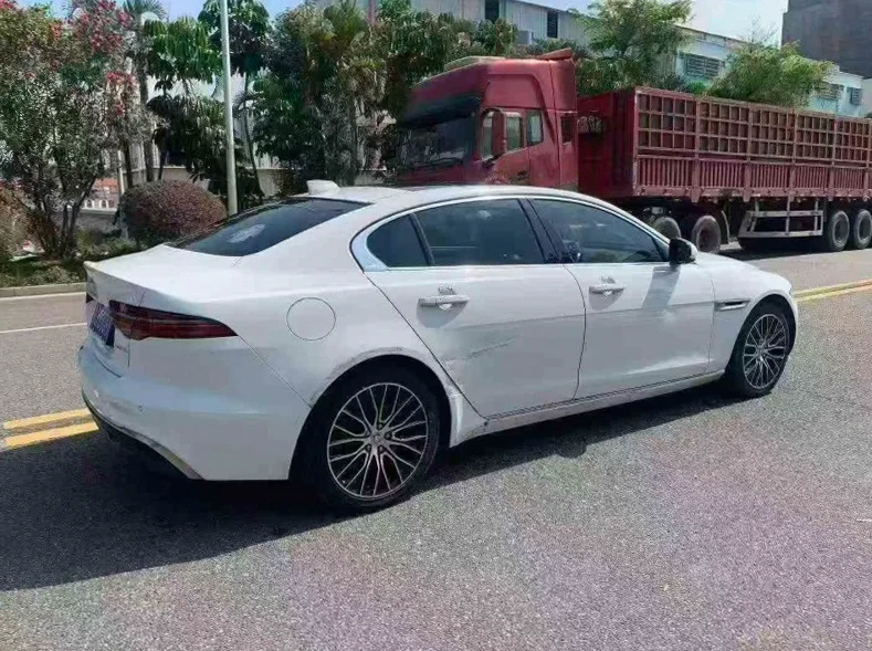 捷豹XEL 内饰后排