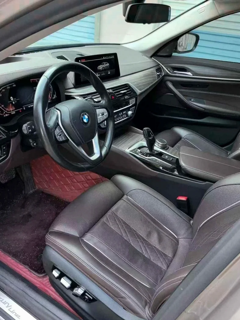 宝马5系 后面外观一