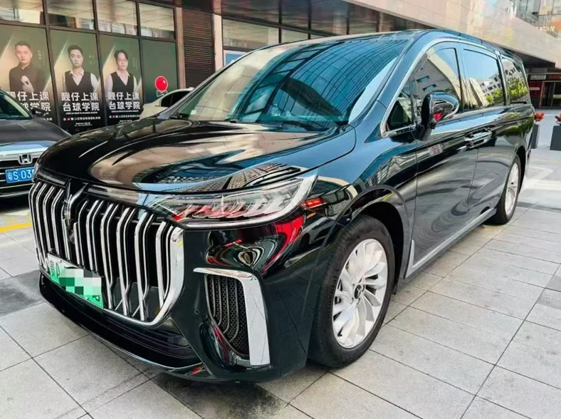 岚图汽车梦想家 正面外观三