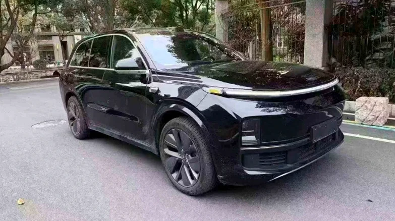 理想L8 正面外观三