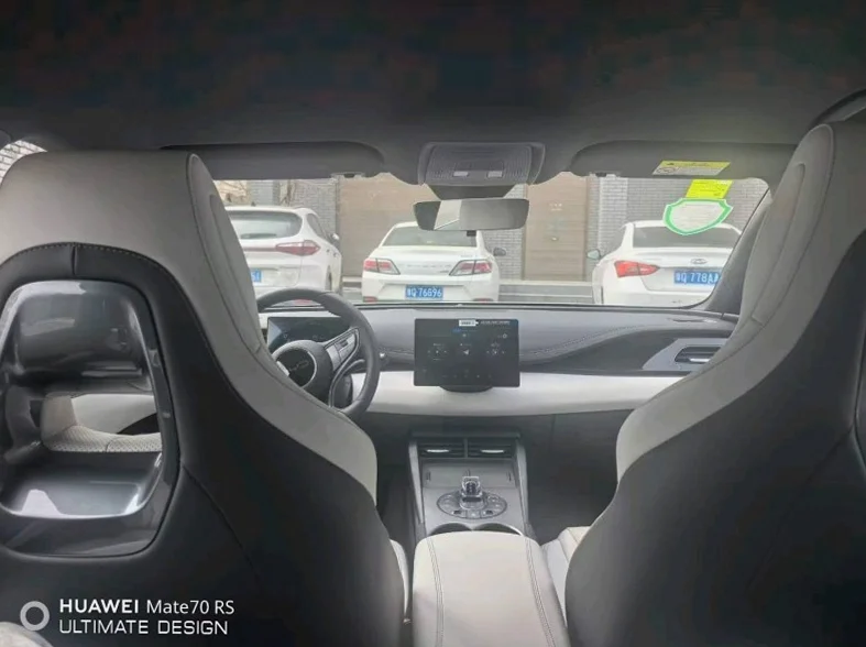 比亚迪海豹 内饰后排