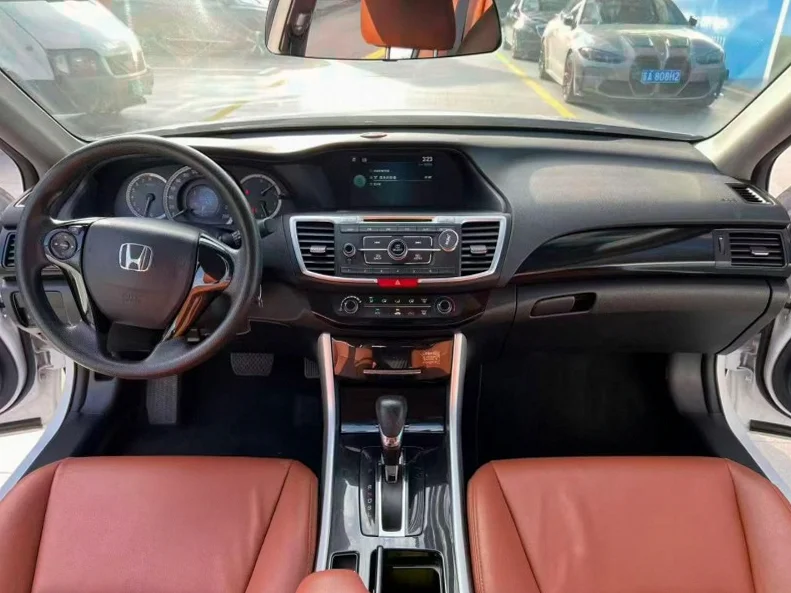 本田雅阁 后面外观一