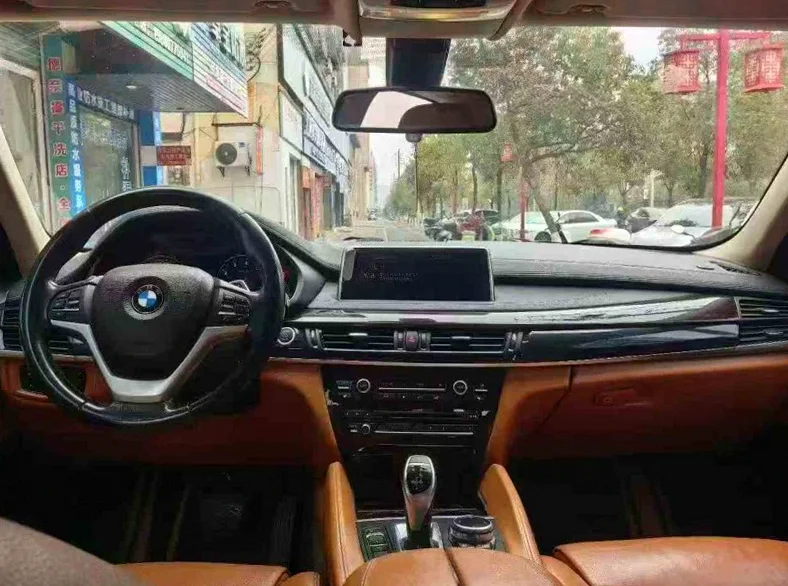 宝马X6 后面外观一