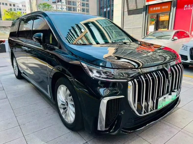 岚图汽车梦想家 正面外观二