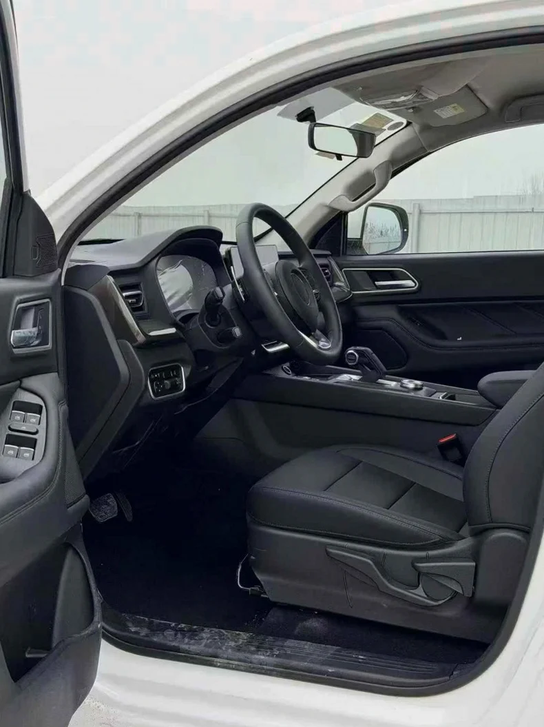 长城汽车炮 后面外观二