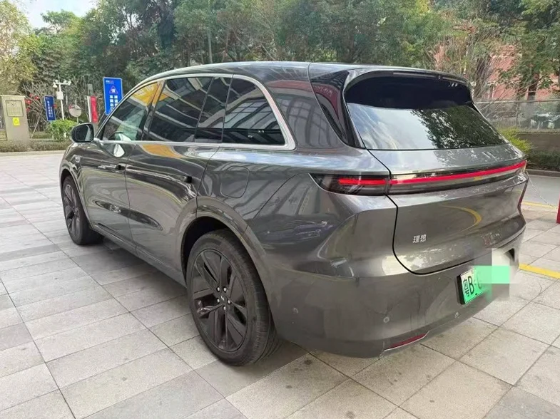 理想L6 内饰前排