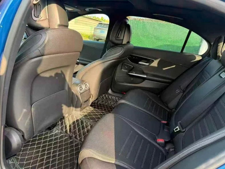 奔驰C 后面外观二