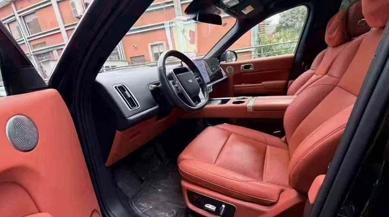 理想L8 后面外观一