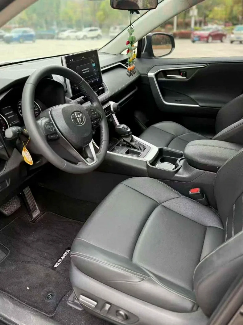 丰田威兰达 后面外观一