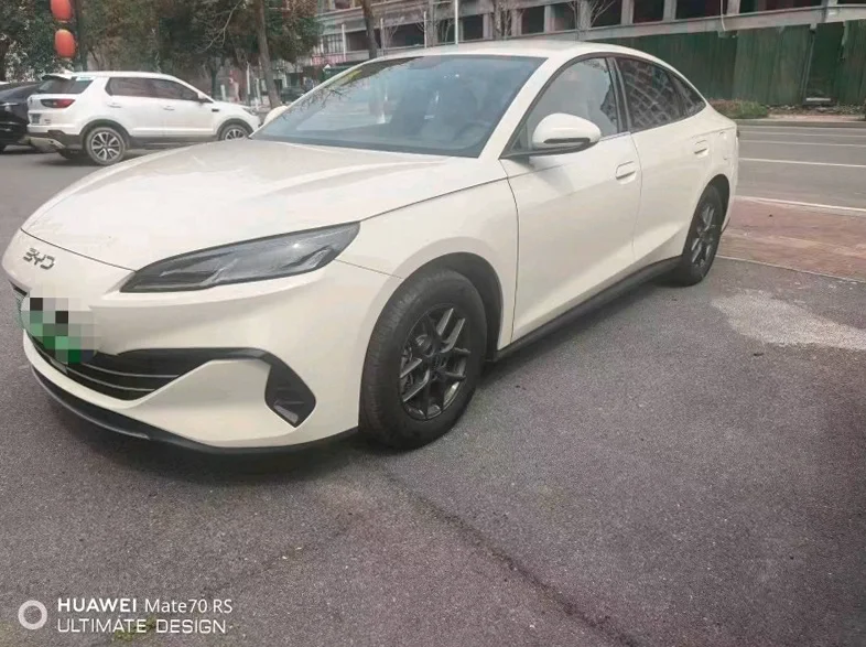 比亚迪海豹 正面外观三