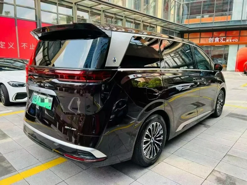 腾势D9 内饰后排