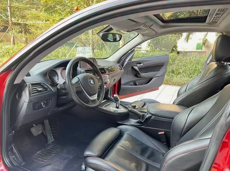 宝马2系 后面外观一