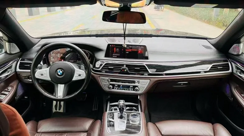 宝马7系 后面外观二