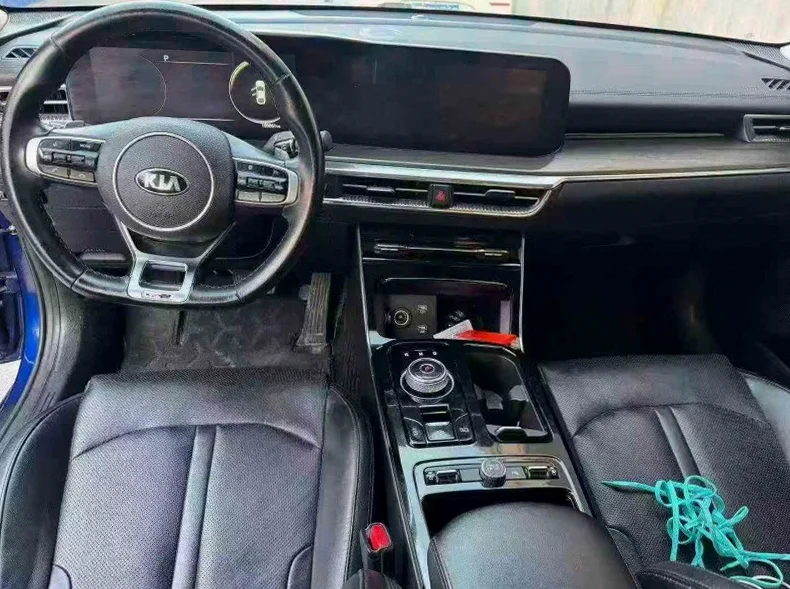 起亚K5凯酷 后面外观二