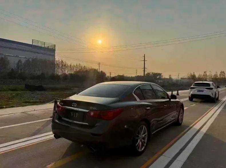 英菲尼迪Q50L 内饰前排