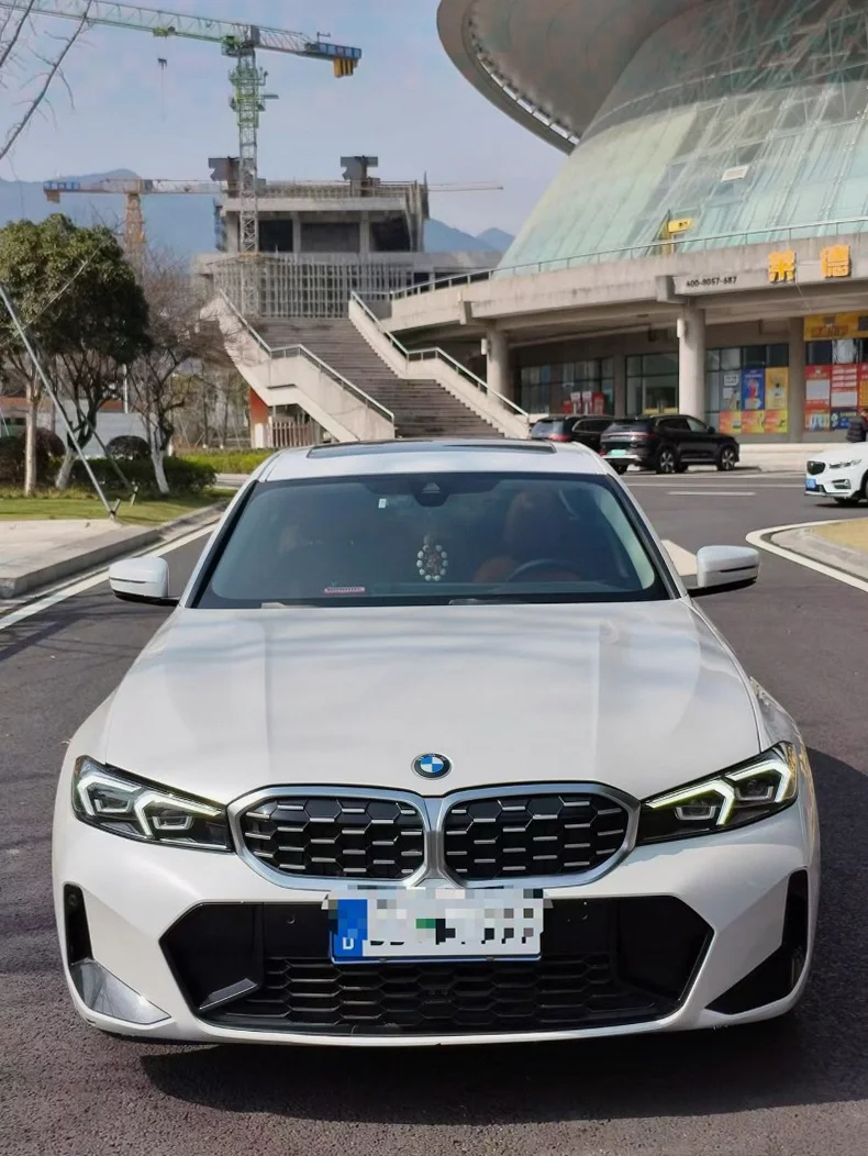 23年宝马325豪华运动版