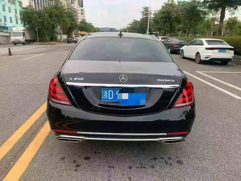 奔驰S 内饰后排