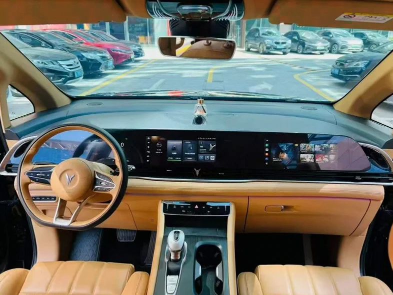 岚图汽车梦想家 后面外观三