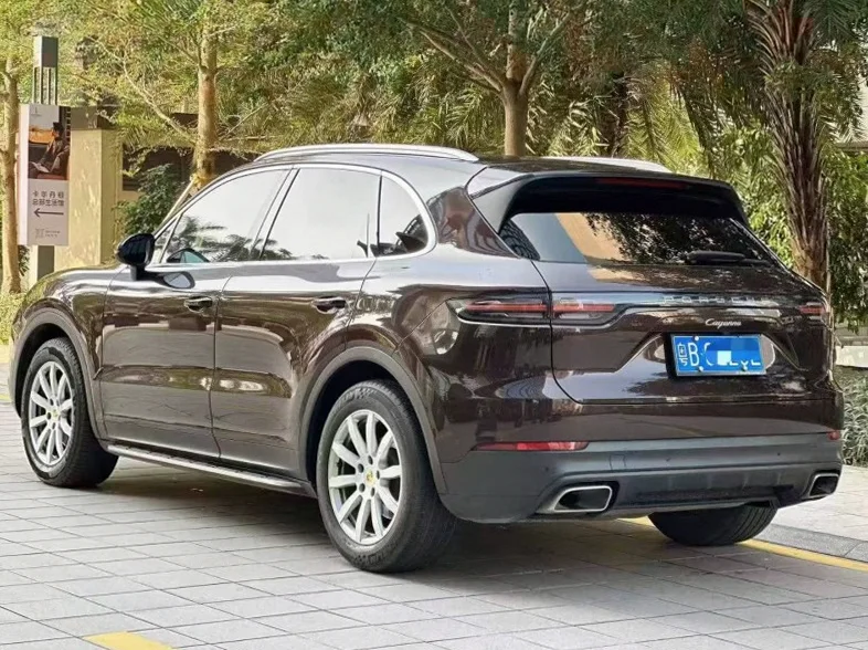 保时捷卡宴 内饰前排