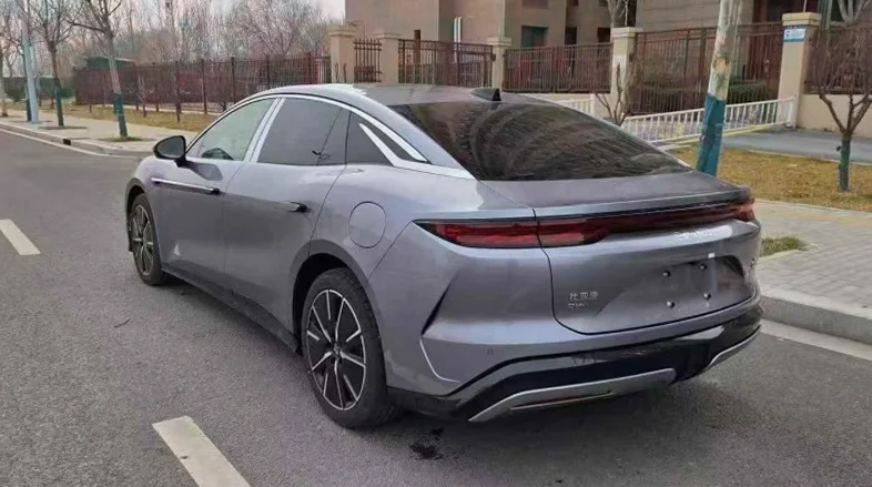 比亚迪汉 正面外观三