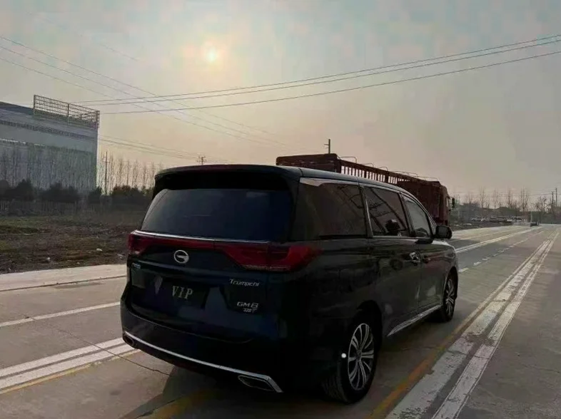 传祺M8 内饰前排