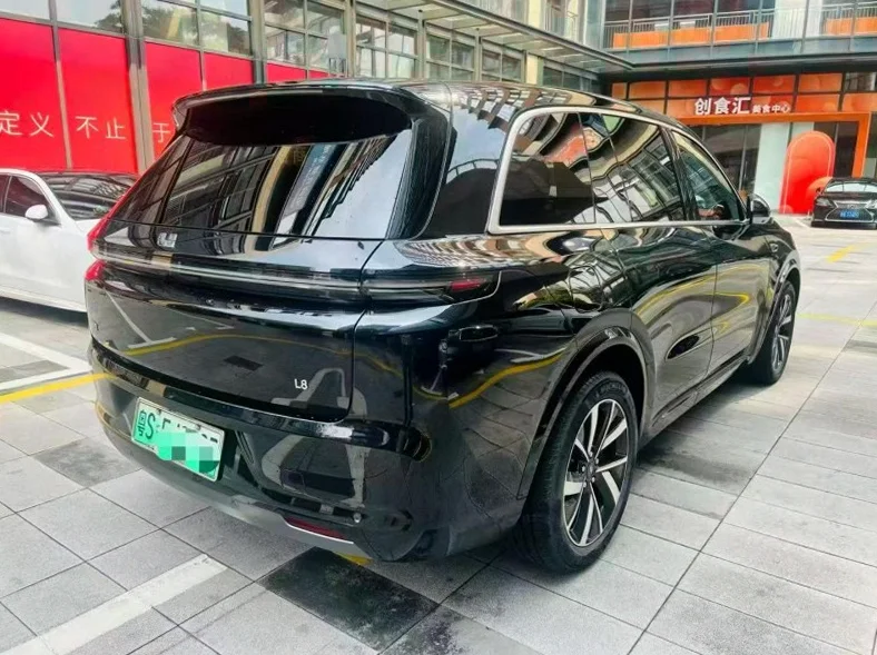 理想L8 内饰前排