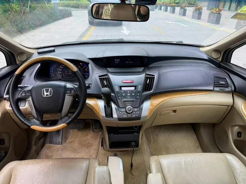 本田奥德赛 后面外观二