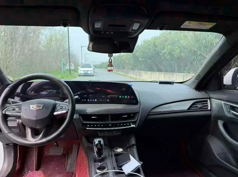 凯迪拉克CT5 后面外观一