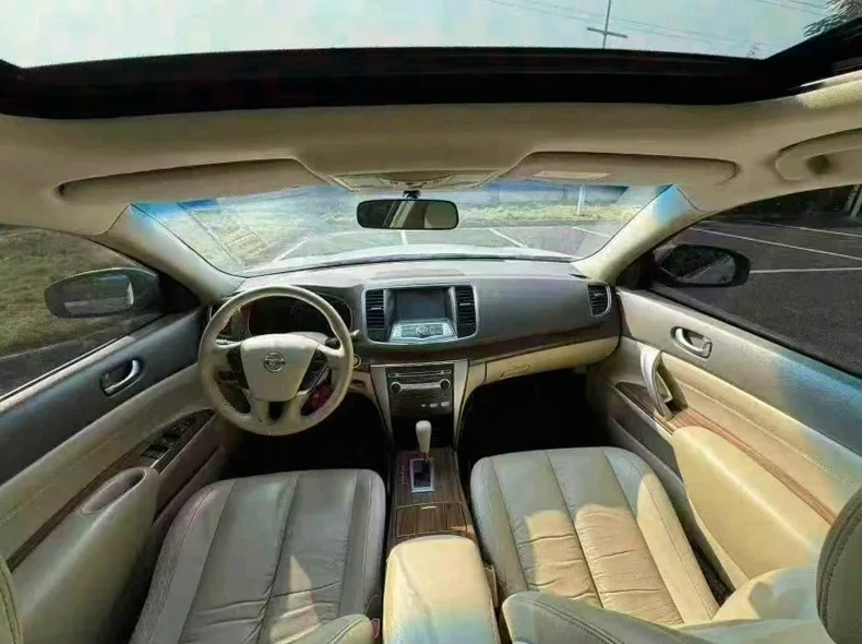 日产天籁 正面外观三