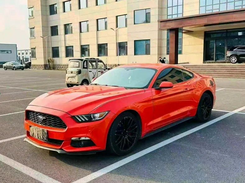 福特野马 正面外观二