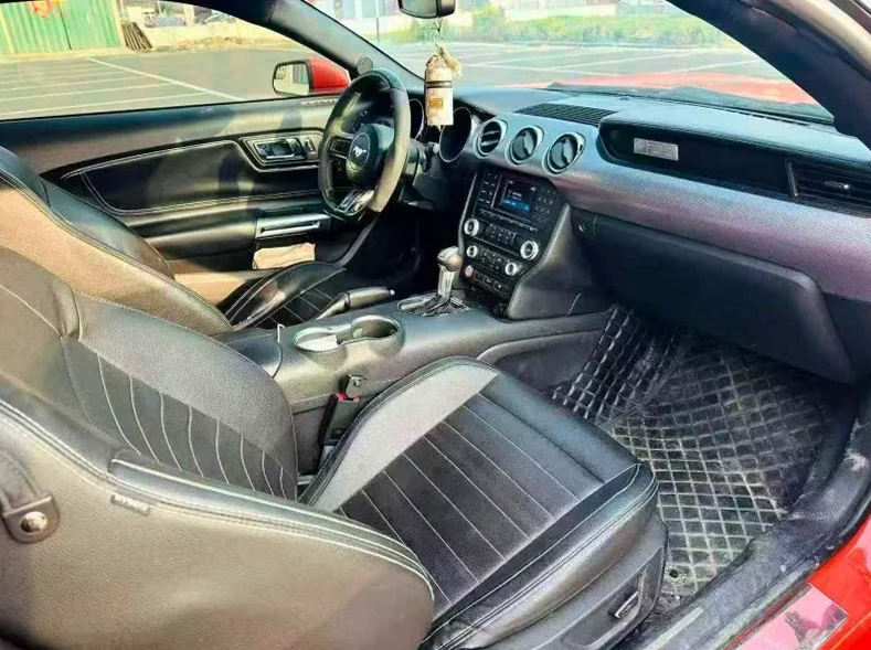 福特野马 后面外观二