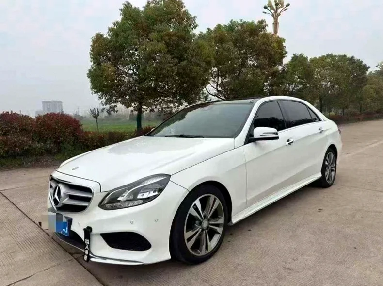 奔驰E 正面外观二